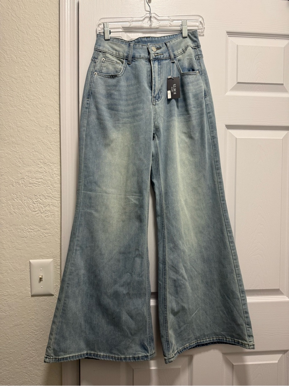Wide Leg flared stretchy jeans by Elroi Stidio